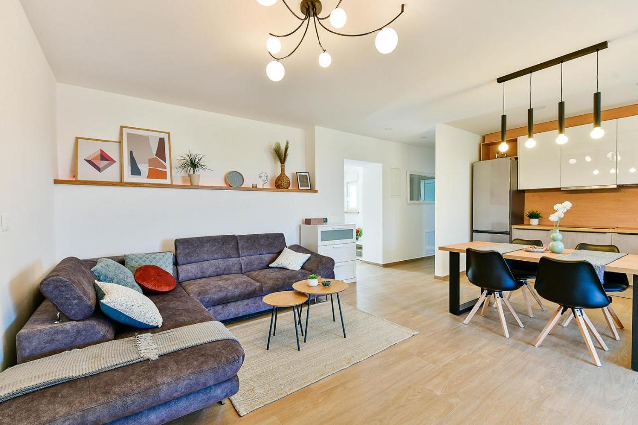 Apartment Aura โปเรช ภายนอก รูปภาพ