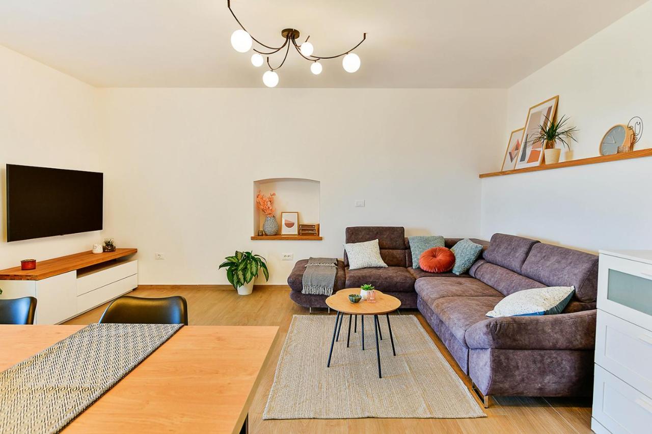 Apartment Aura โปเรช ภายนอก รูปภาพ